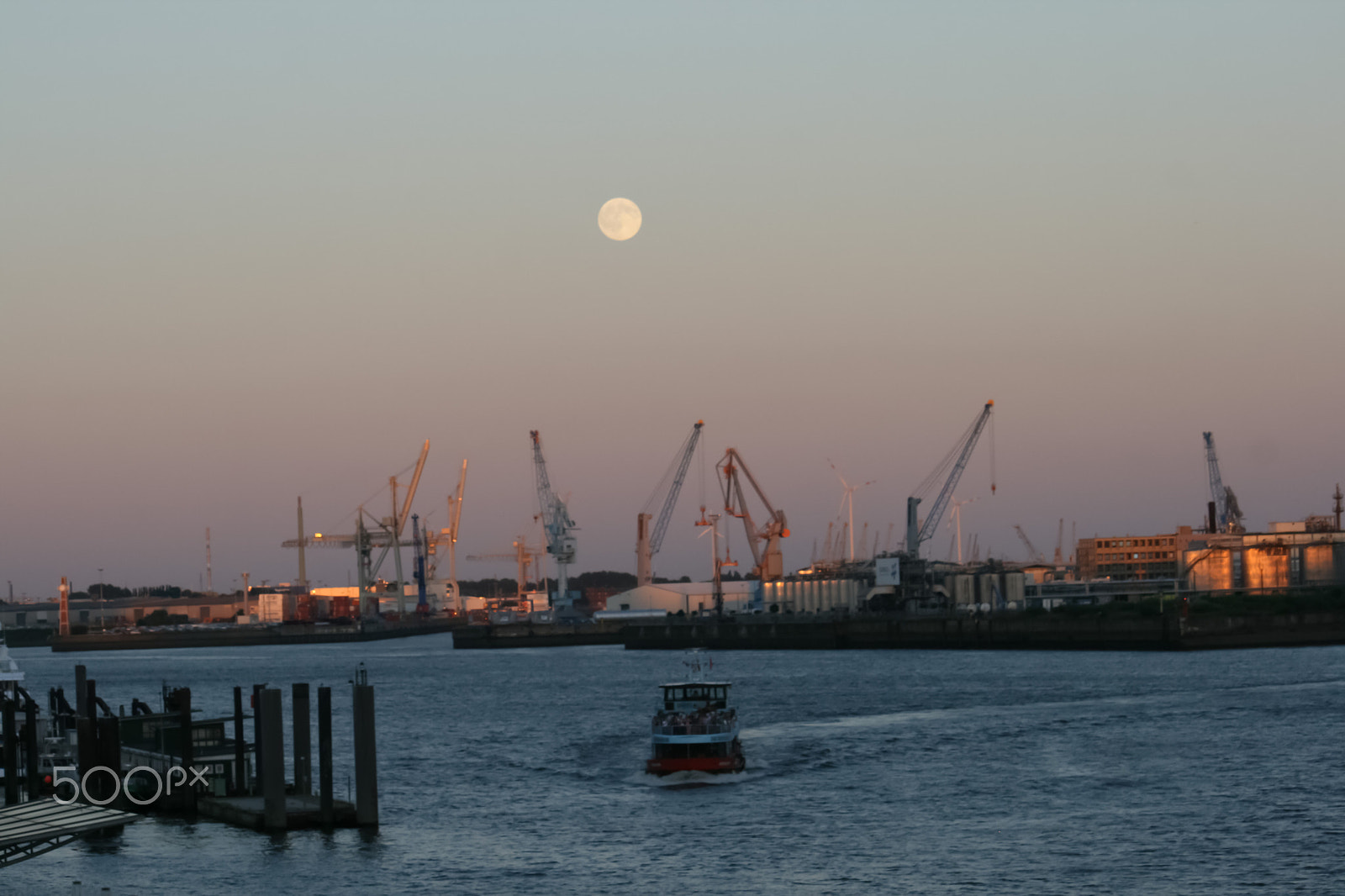 Canon EF-S 55-250mm F4-5.6 IS sample photo. Hamburg, germany photography