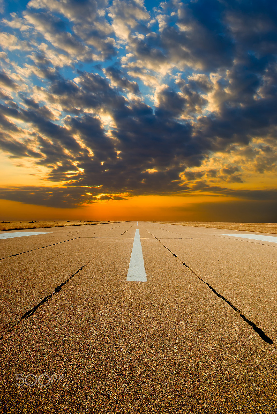 Sigma AF 10-20mm F4-5.6 EX DC sample photo. Spare the runway on sunrise photography