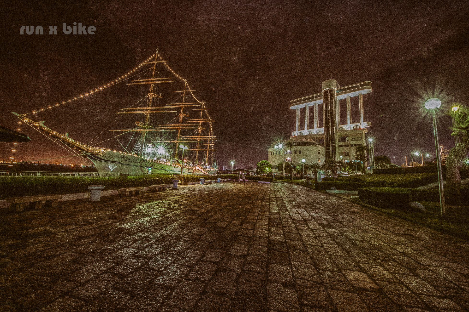 Sigma 8-16mm F4.5-5.6 DC HSM sample photo. Picture of the park in a harbor photography