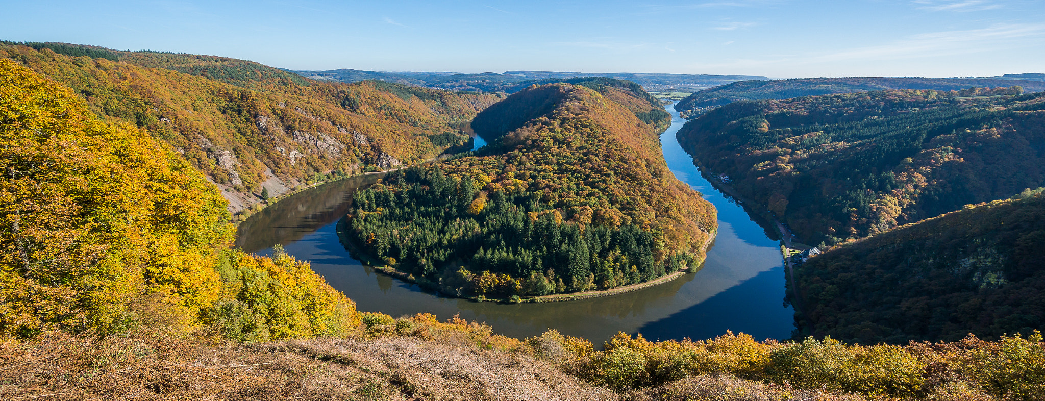 Sony Alpha NEX-6 + Sony E 10-18mm F4 OSS sample photo. Saarschleife im herbst photography