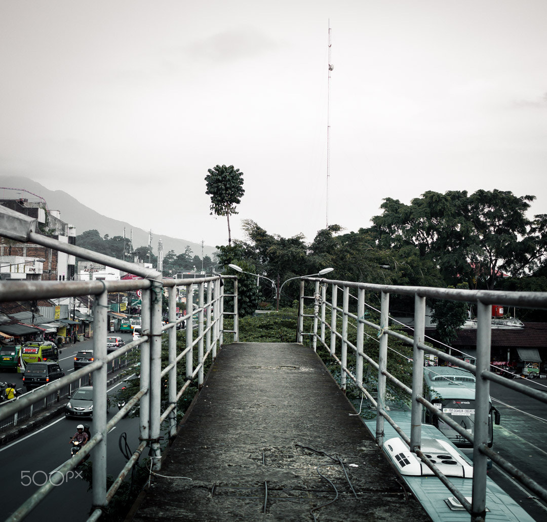 Canon EF-S 24mm F2.8 STM sample photo. Jembatan penyebrangan orang photography