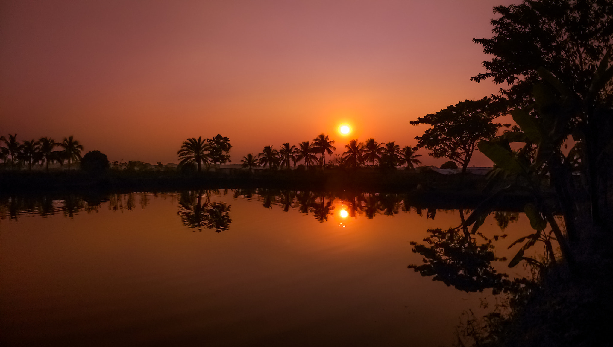 HTC DESIRE EYE sample photo. Reflection of sunset photography
