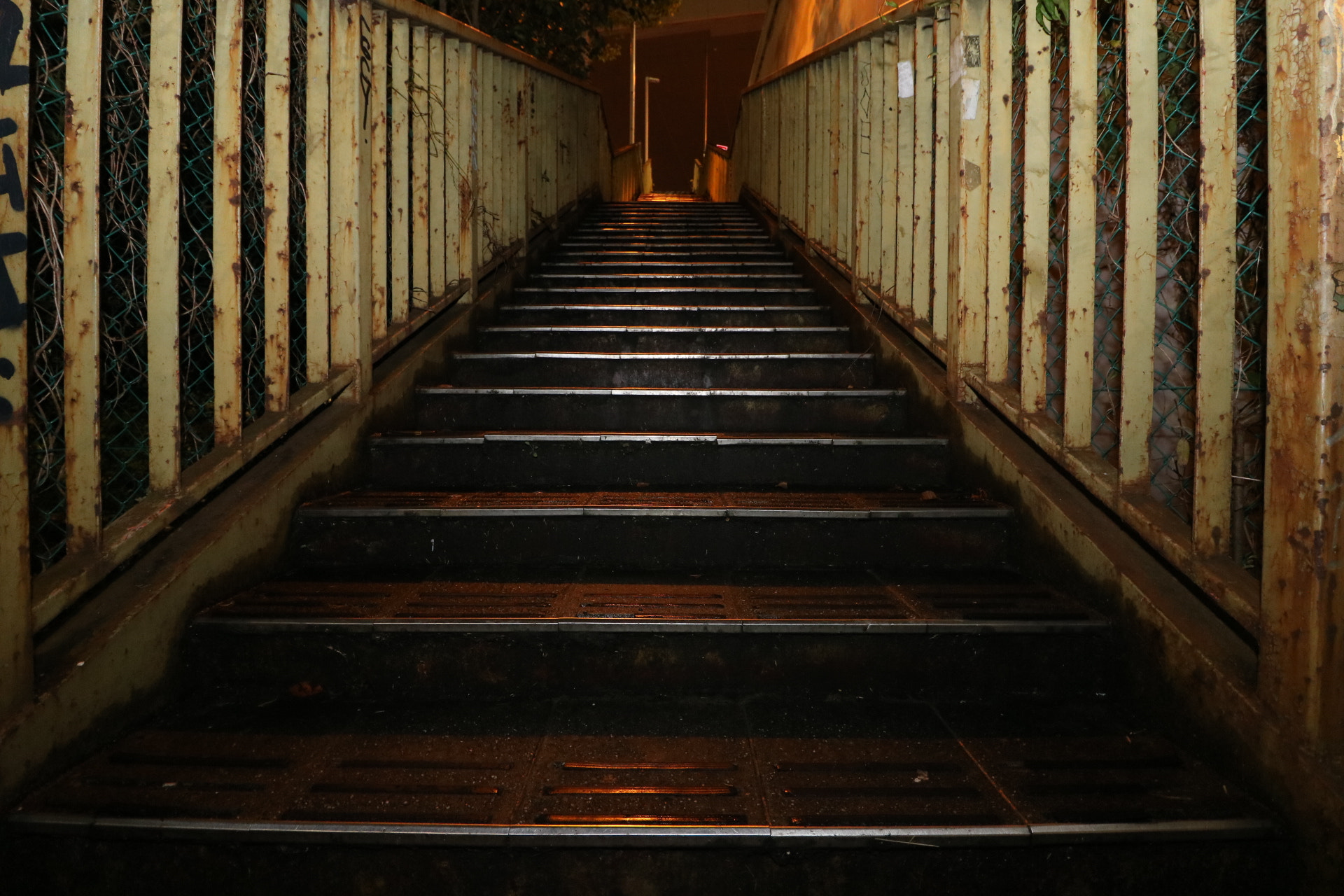 Canon EOS 750D (EOS Rebel T6i / EOS Kiss X8i) sample photo. Dead stairs photography