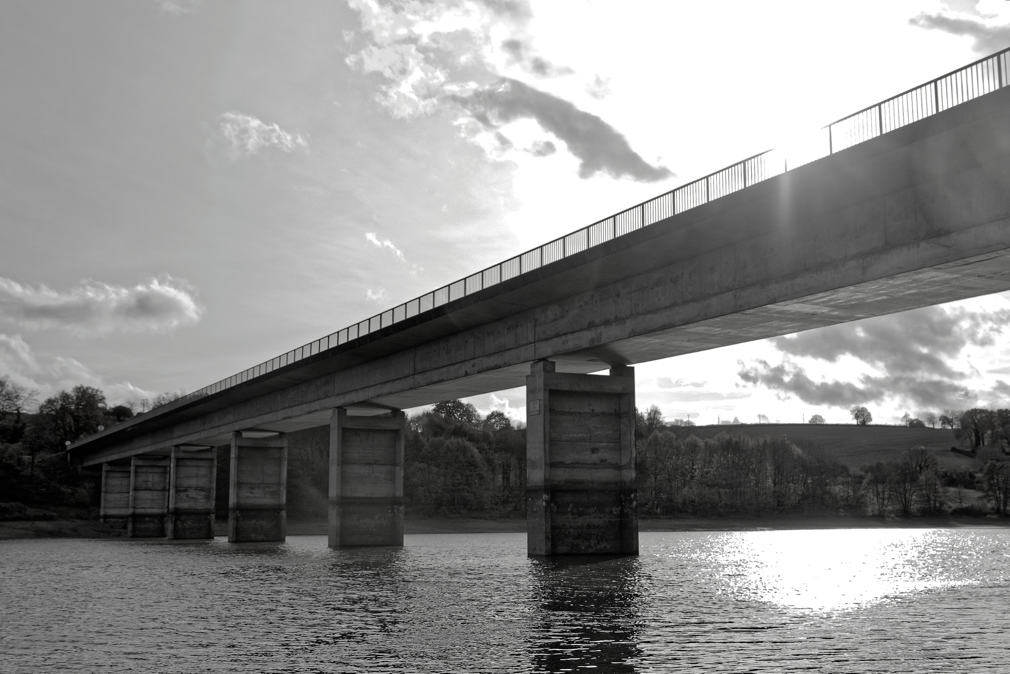 Sigma 17-70mm F2.8-4 DC Macro OS HSM sample photo. Le pont sur le lac photography