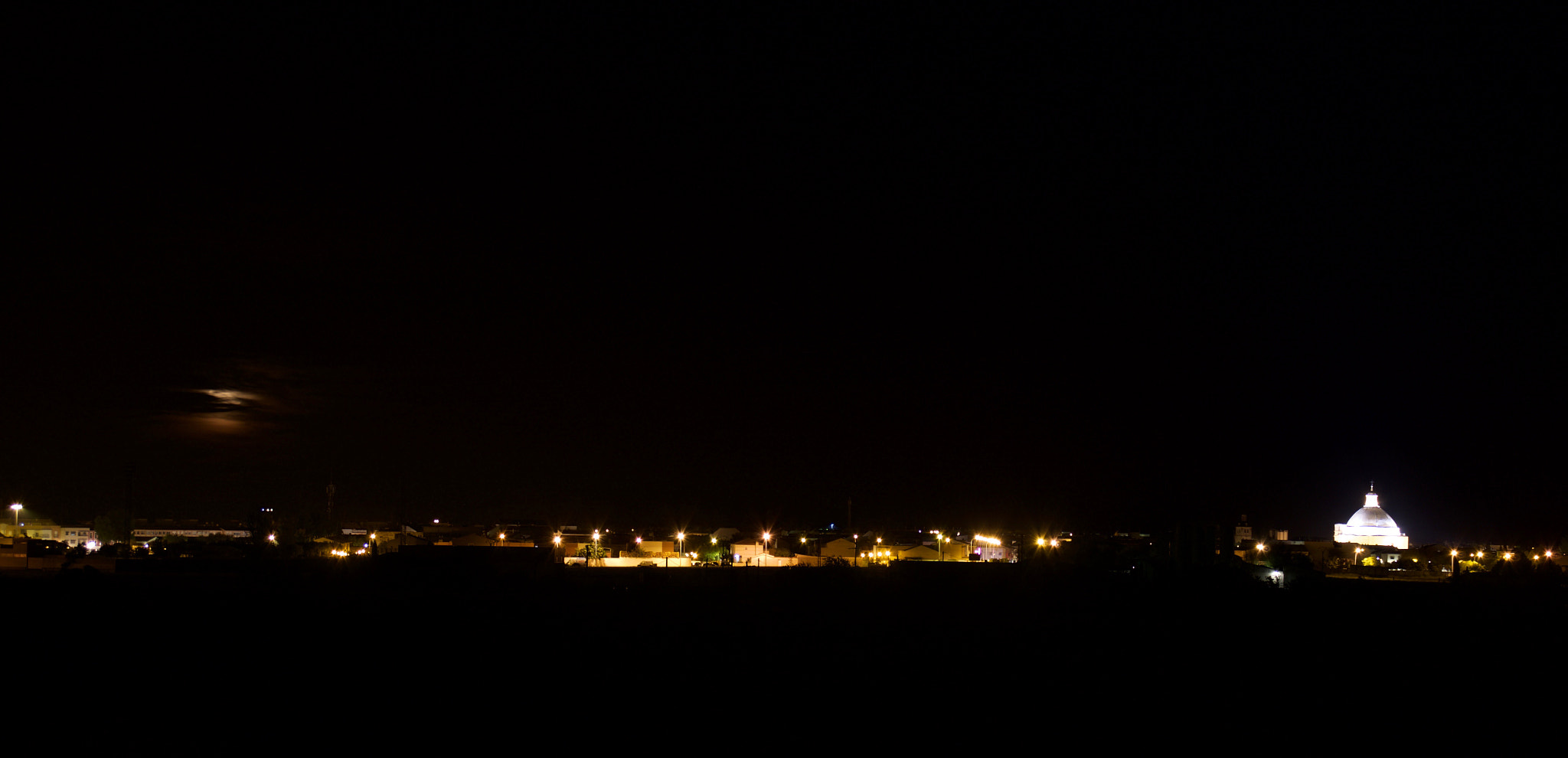 Tamron AF 18-200mm F3.5-6.3 XR Di II LD Aspherical (IF) Macro sample photo. Clouded moon photography