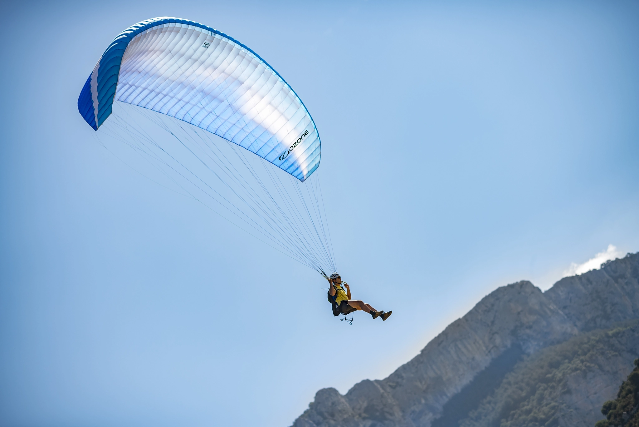 Nikon D600 + Nikon AF-S Nikkor 85mm F1.4G sample photo. Hangglider in action photography