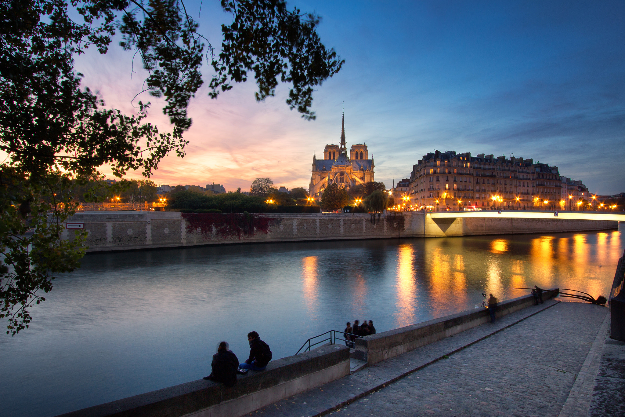 Canon EF-S 10-22mm F3.5-4.5 USM sample photo. Paris, sunset on cité island photography