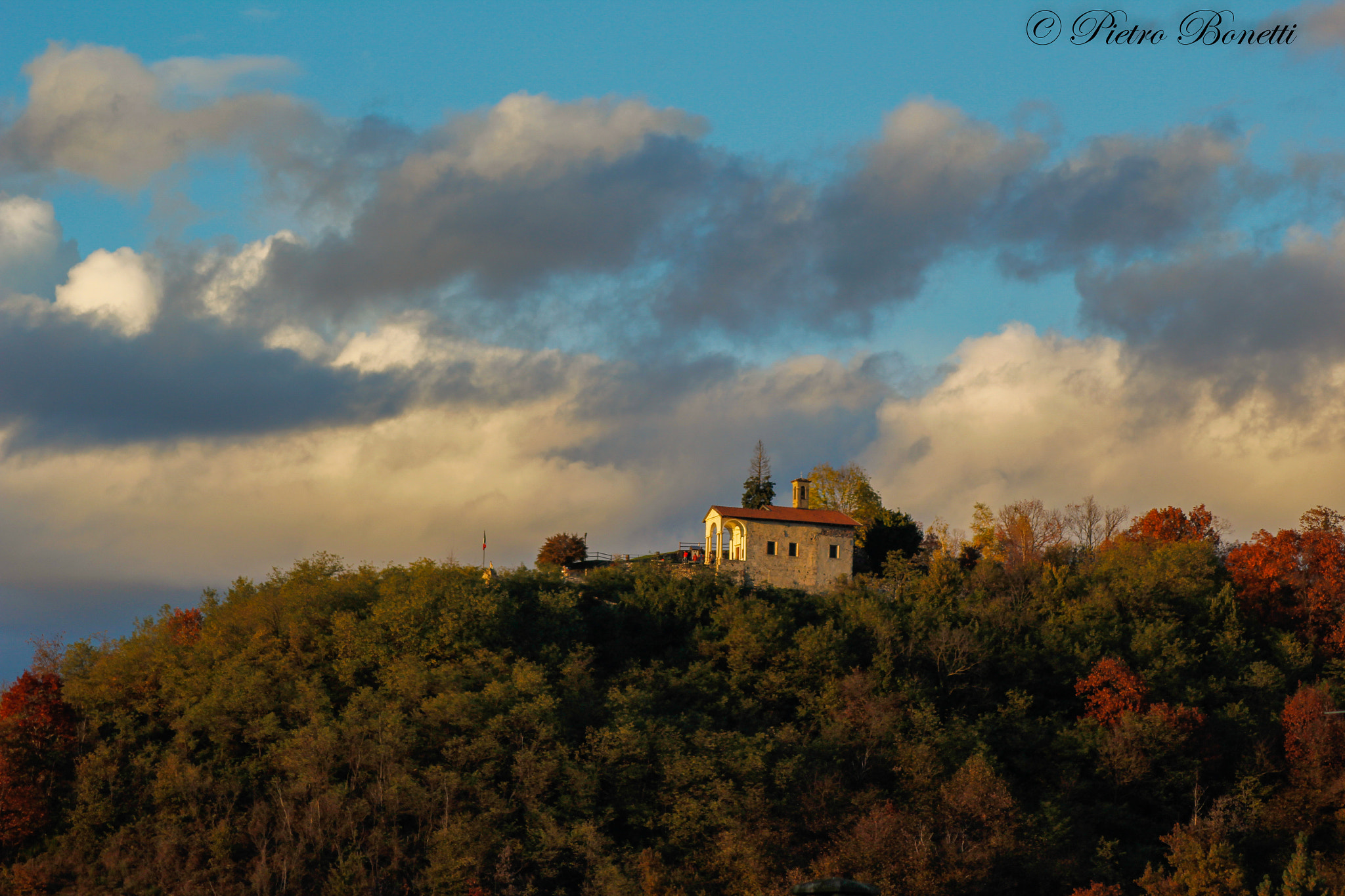 Canon EOS 60D + Tamron AF 70-300mm F4-5.6 Di LD Macro sample photo. San colombano in autumn photography