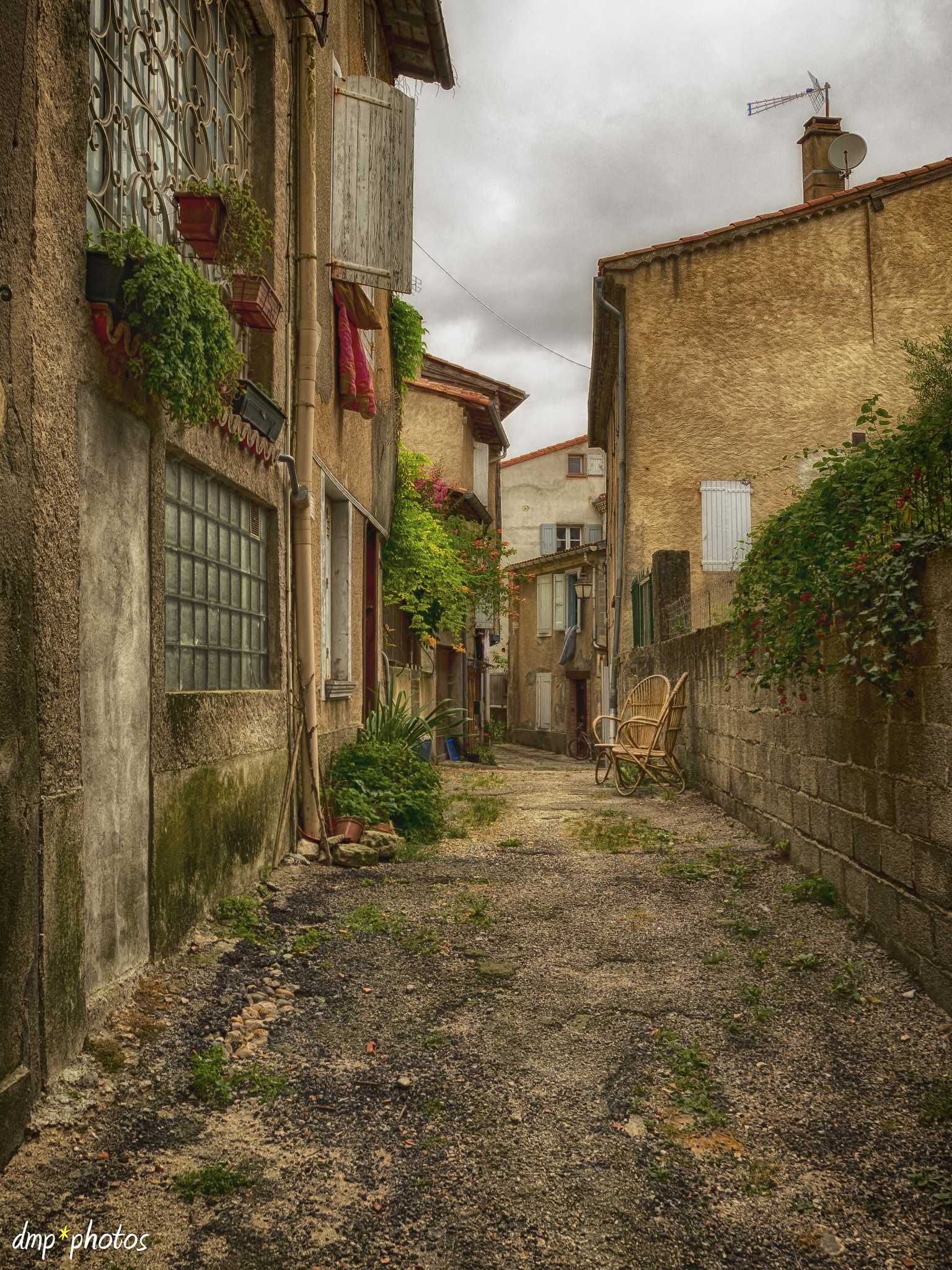 Nikon D5100 + Sigma 10-20mm F3.5 EX DC HSM sample photo. Callejon. puylaurens. photography