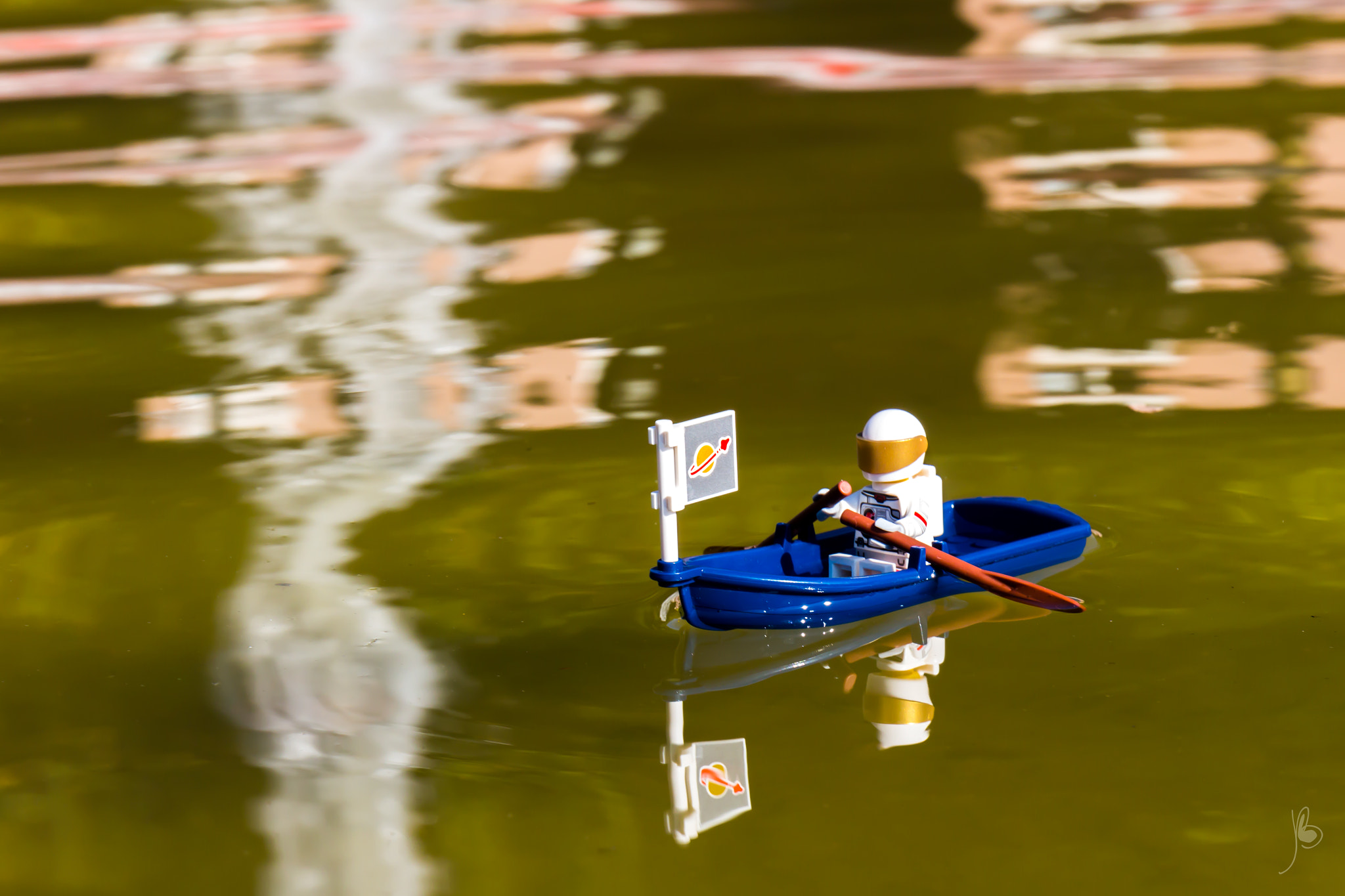 Canon EF 24-70mm F4L IS USM sample photo. The rowing astronaut photography
