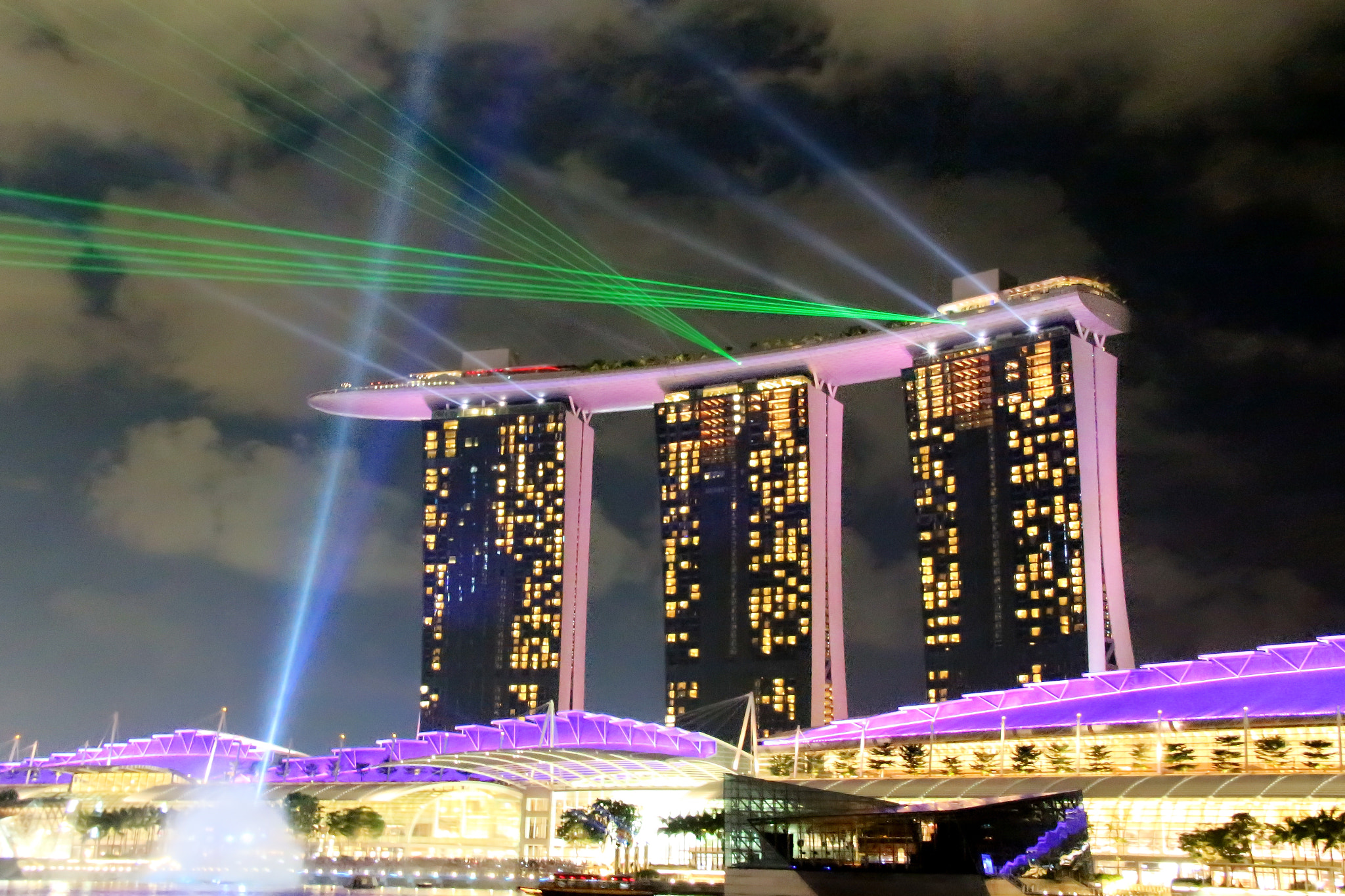 Canon EOS 100D (EOS Rebel SL1 / EOS Kiss X7) sample photo. Marina bay sands at night, singapore photography