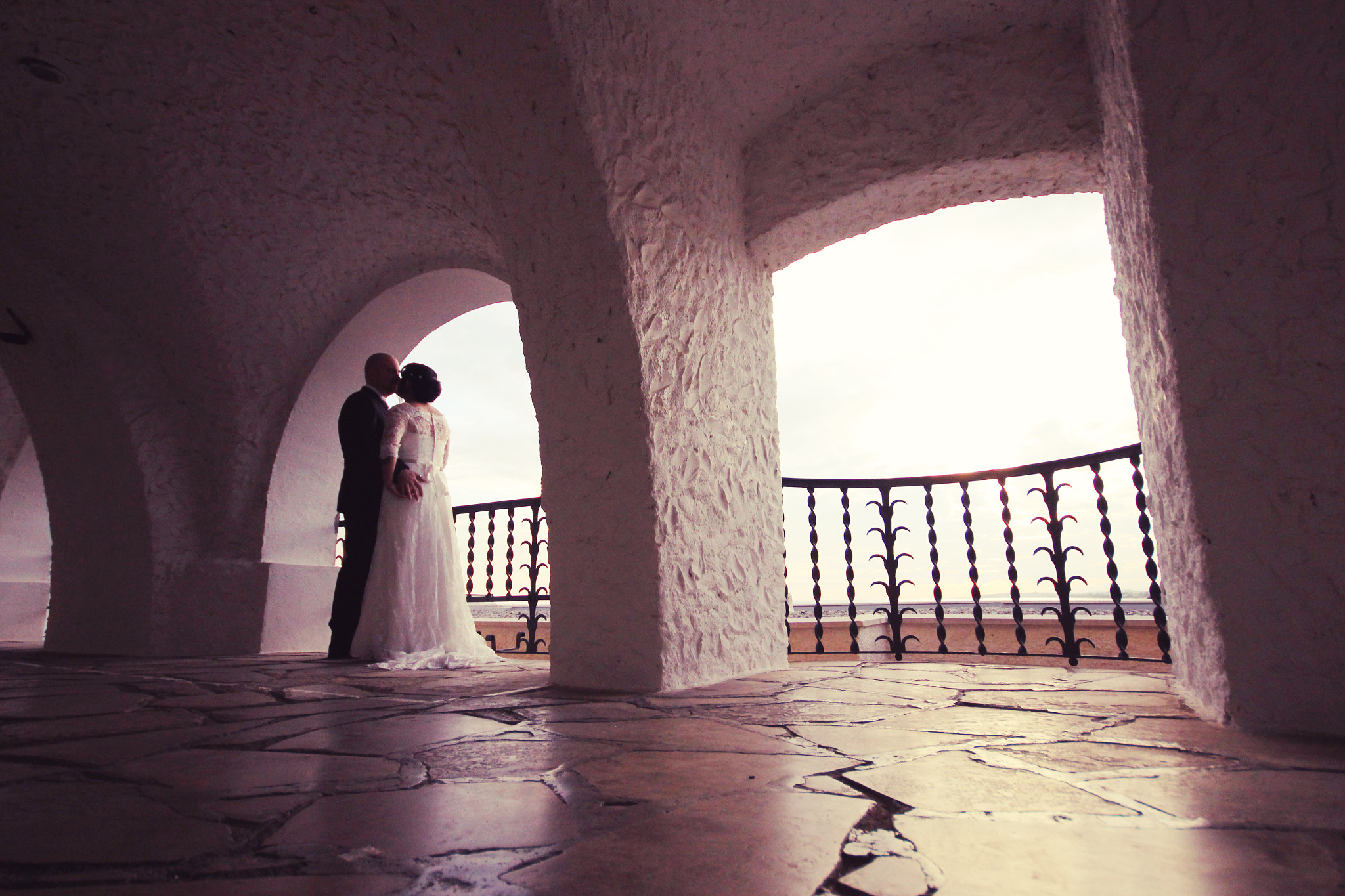 Canon EOS 550D (EOS Rebel T2i / EOS Kiss X4) + Sigma 10-20mm F4-5.6 EX DC HSM sample photo. Post boda en roc de sant gaietà photography