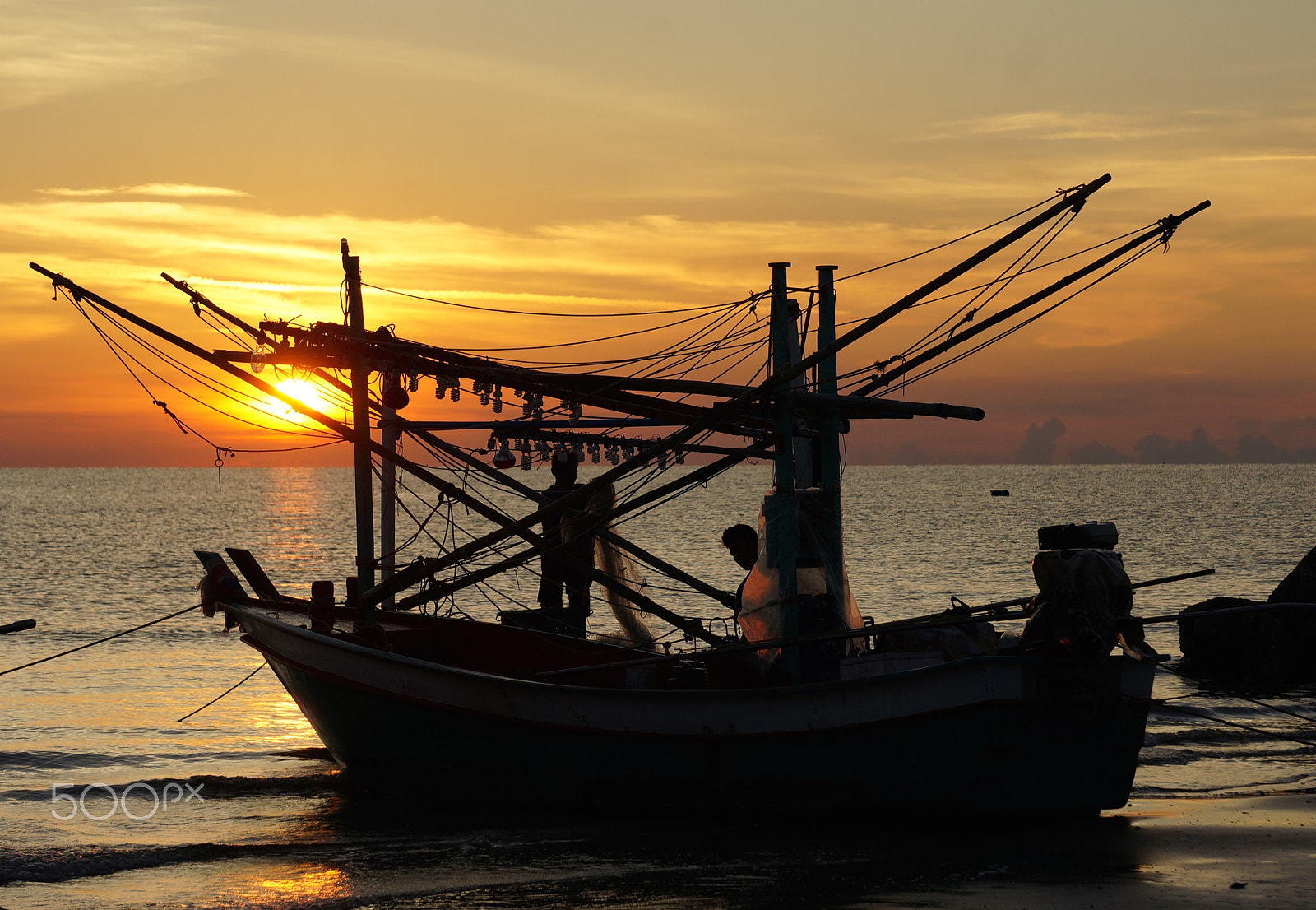 Sony E 55-210mm F4.5-6.3 OSS sample photo. Bringing in the catch at sunrise photography