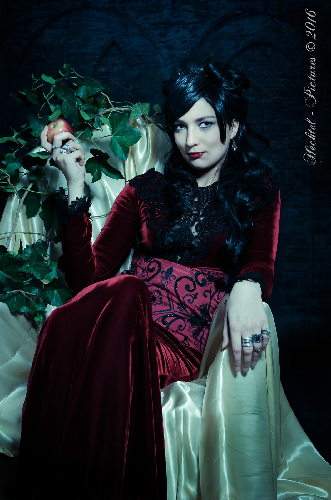 Nikon D7000 + Sigma 17-70mm F2.8-4 DC Macro OS HSM sample photo. Evil queen photography