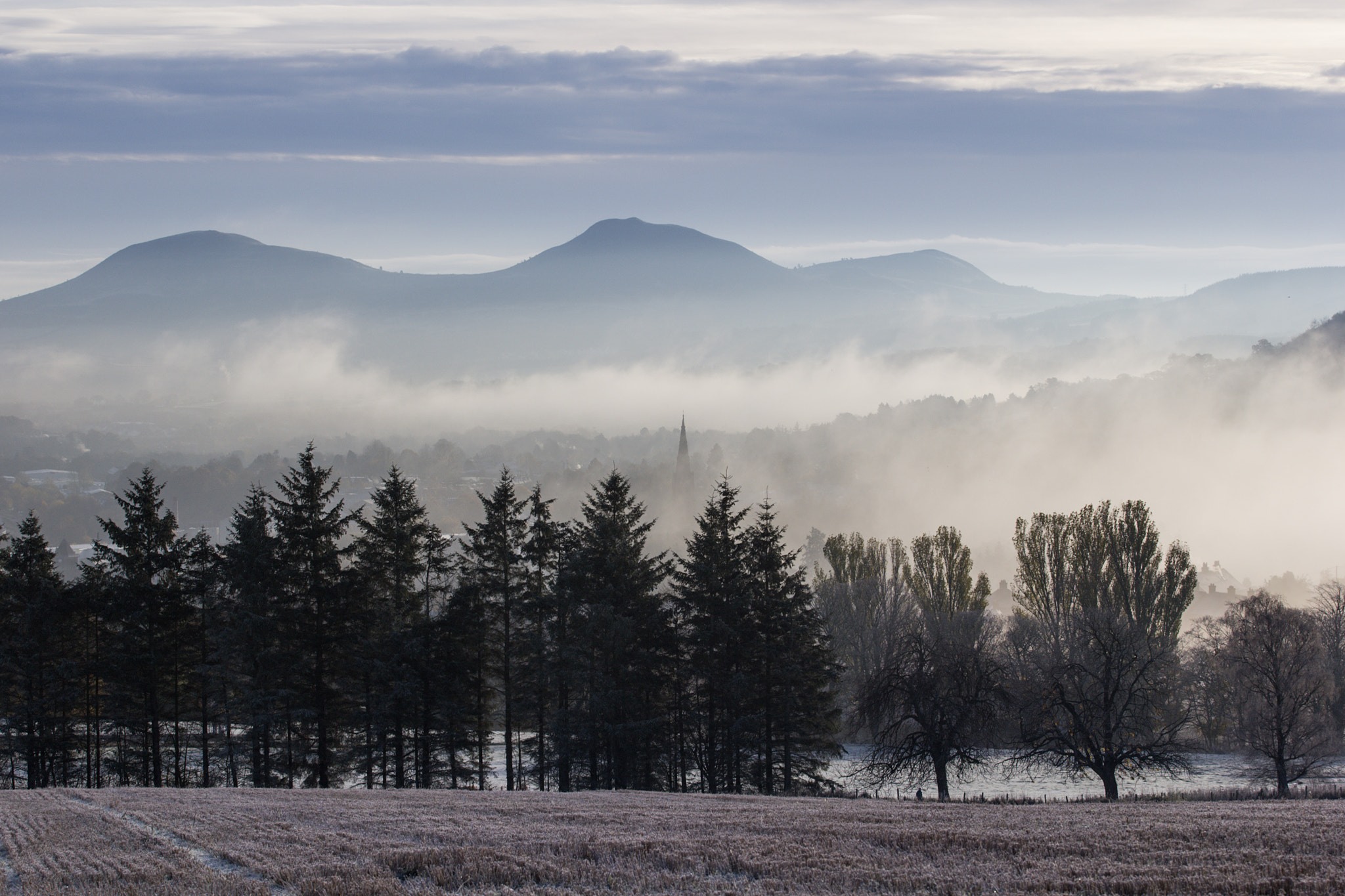Canon EOS 550D (EOS Rebel T2i / EOS Kiss X4) sample photo. Early morning mist in galashiels photography