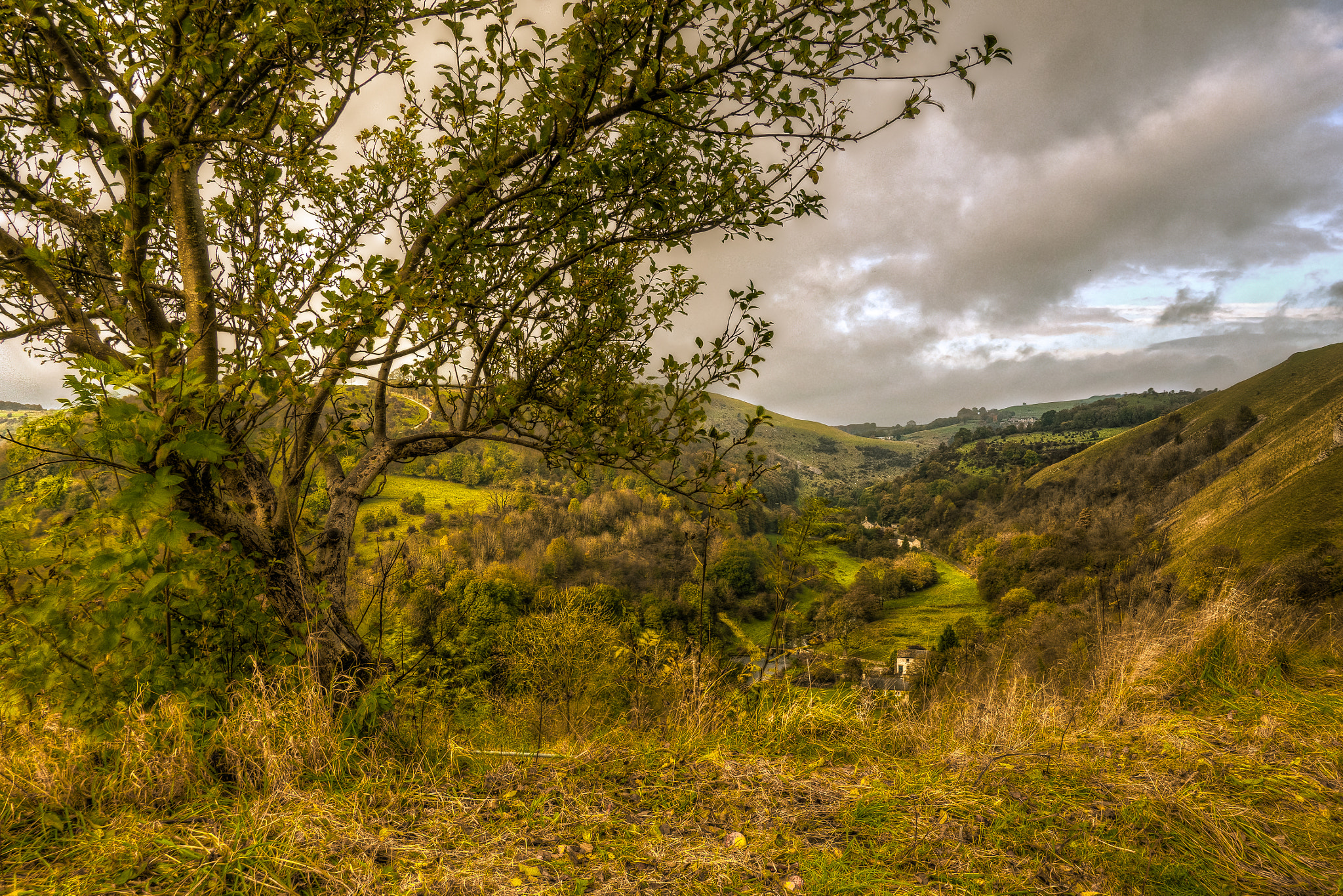 Olympus OM-D E-M5 II + OLYMPUS M.9-18mm F4.0-5.6 sample photo. Autumn, monsal head, peak district photography