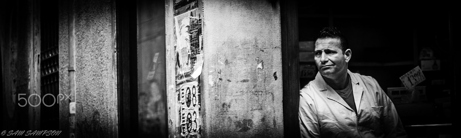 Canon EOS-1Ds Mark II sample photo. Venice shop keeper photography