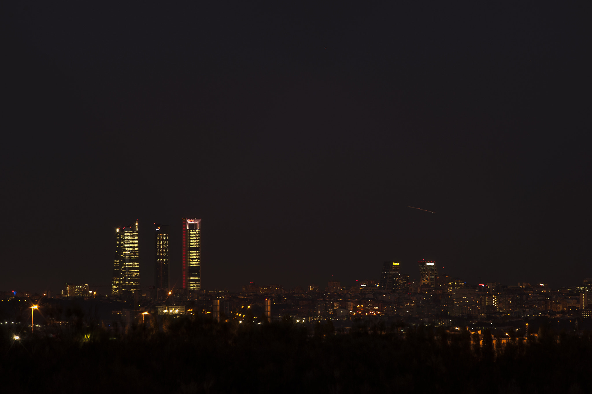 Nikon D700 sample photo. Tras la super luna. madrid () photography