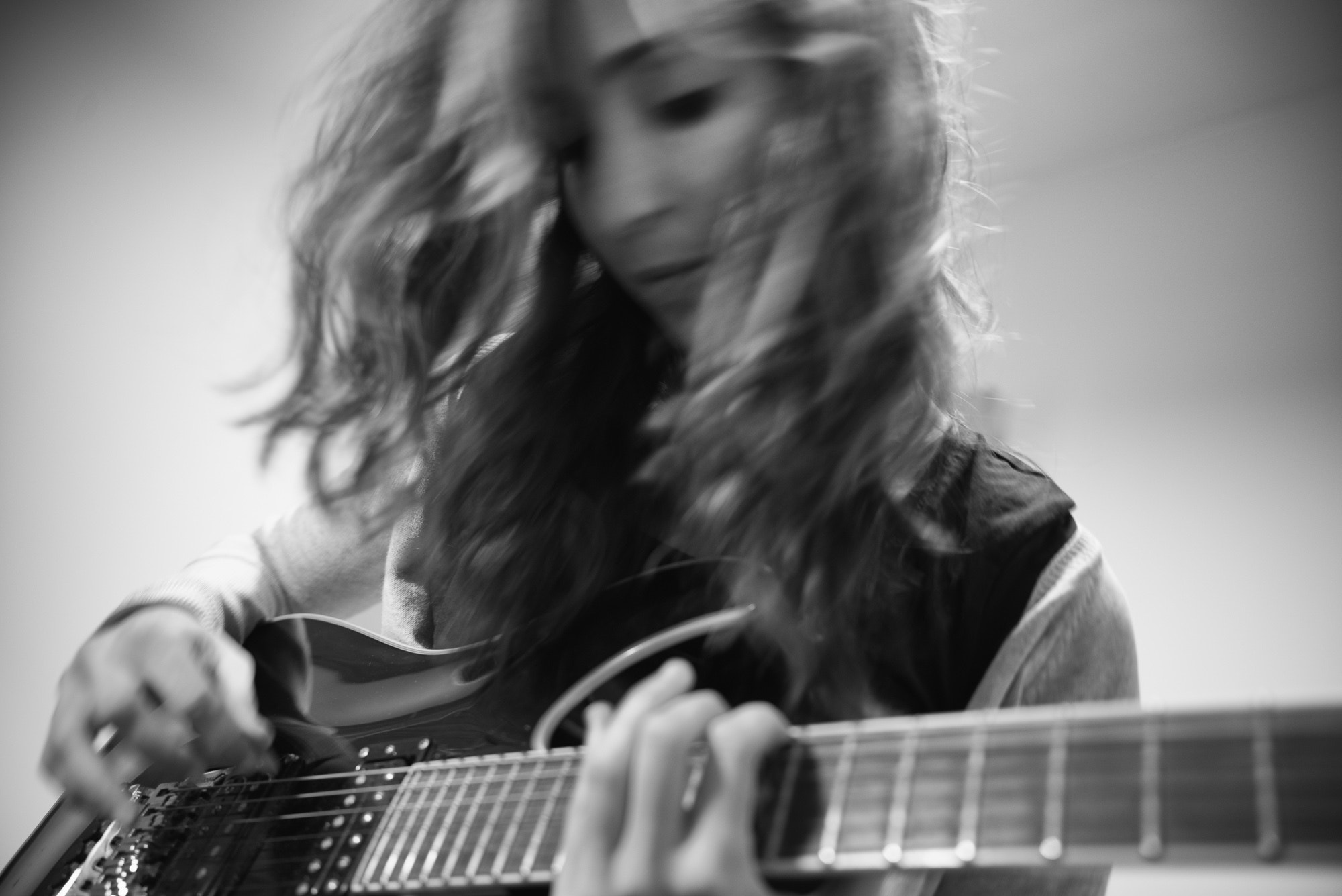 Pentax K-1 sample photo. Silvi & the guitar photography