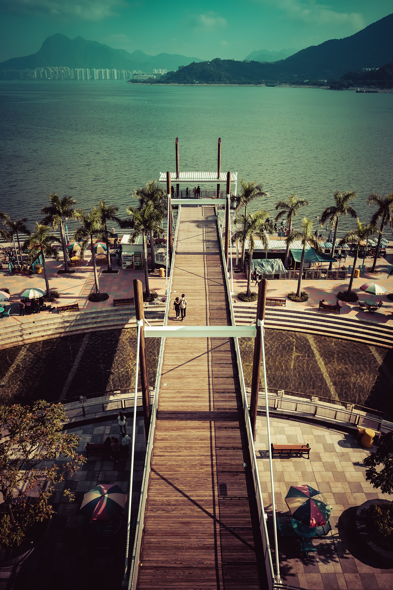 Fujifilm X-T10 + Fujifilm XF 16mm F1.4 R WR sample photo. The bridge to the sea photography