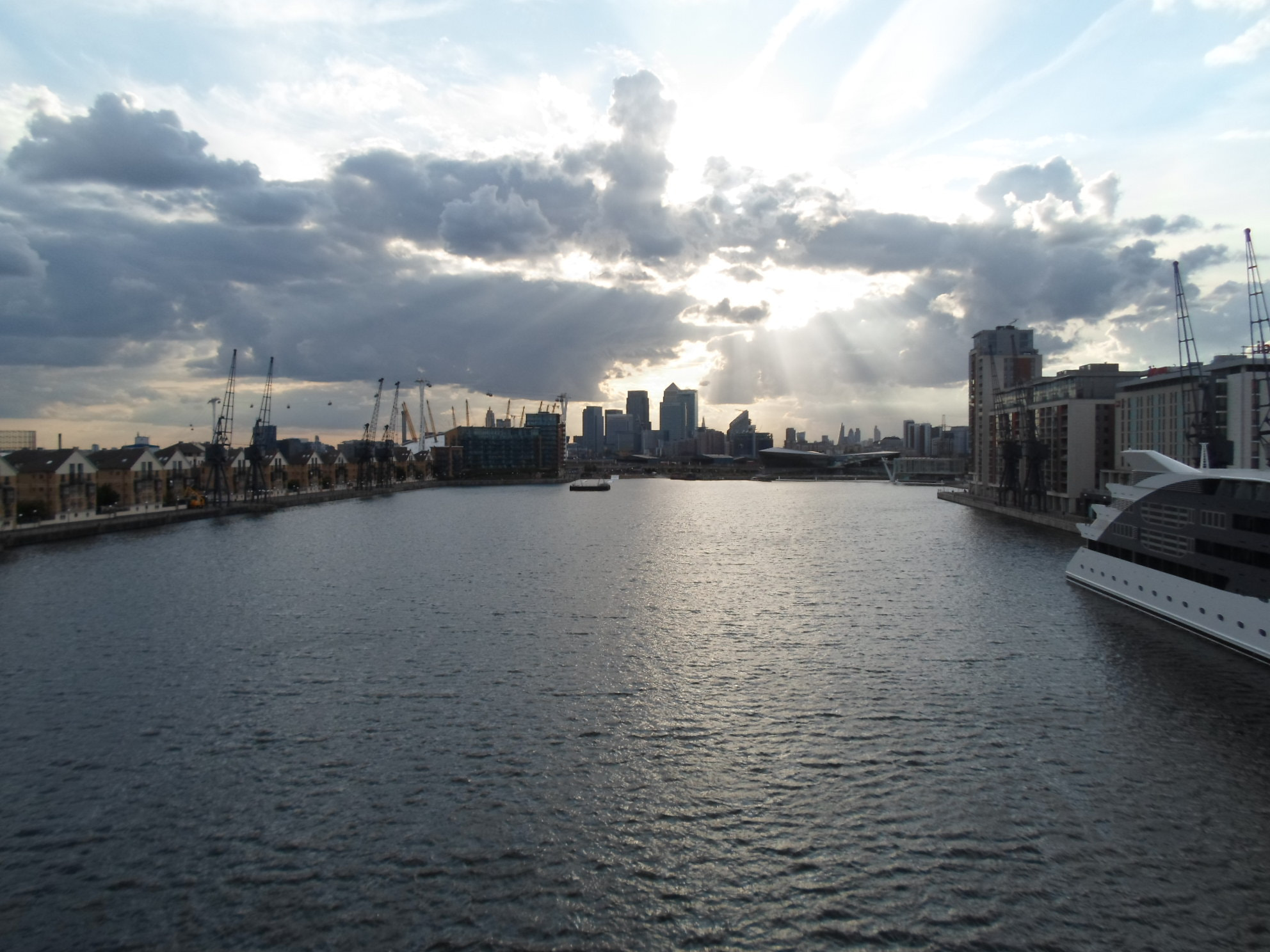 Samsung ST66 / ST68 sample photo. From london photography