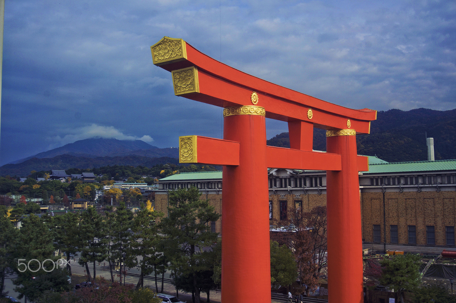 Sony Alpha NEX-5T + Sony E 18-50mm F4-5.6 sample photo. Around heian shrine photography