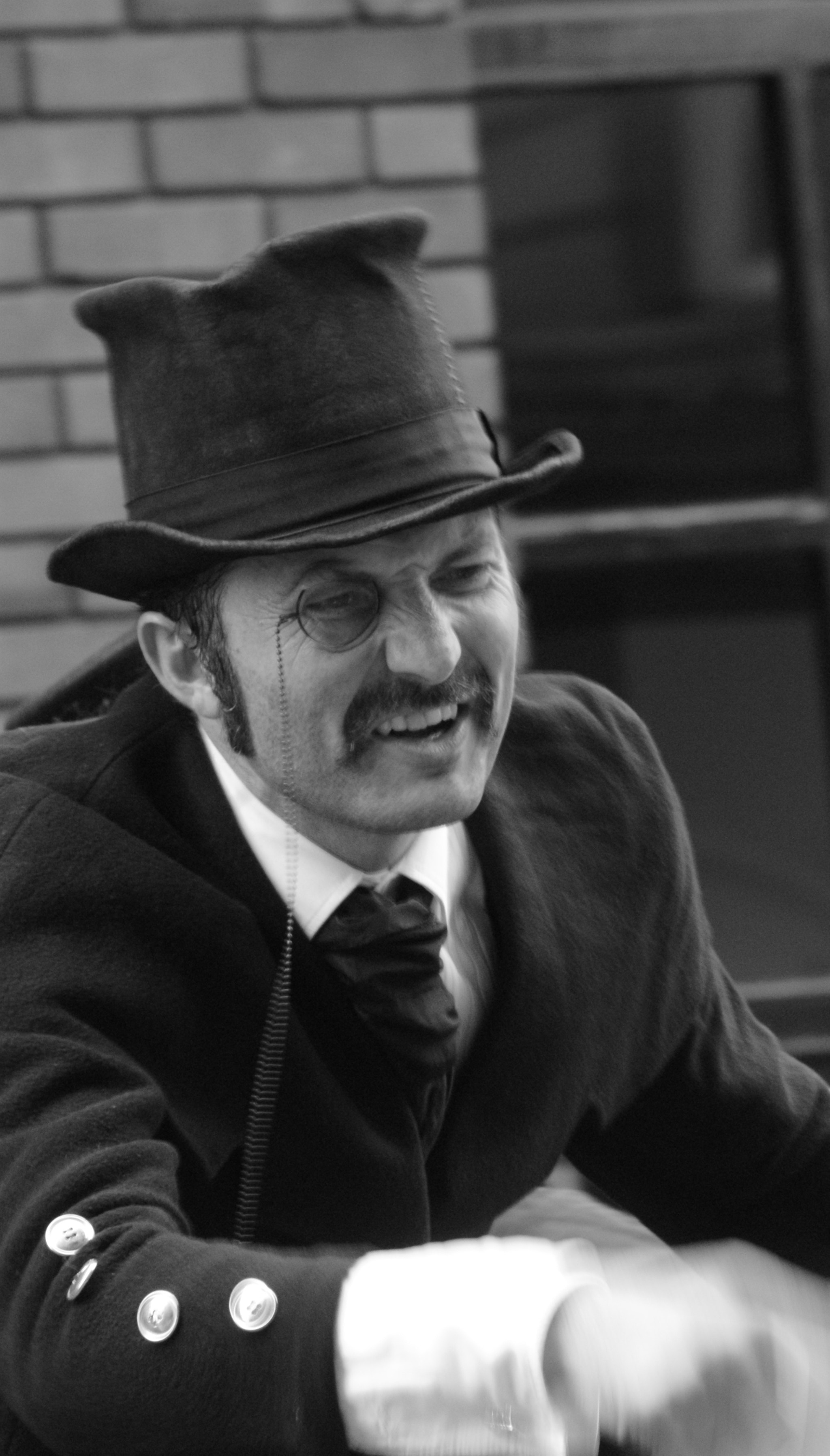 Sony 75-300mm F4.5-5.6 sample photo. Top hat photography