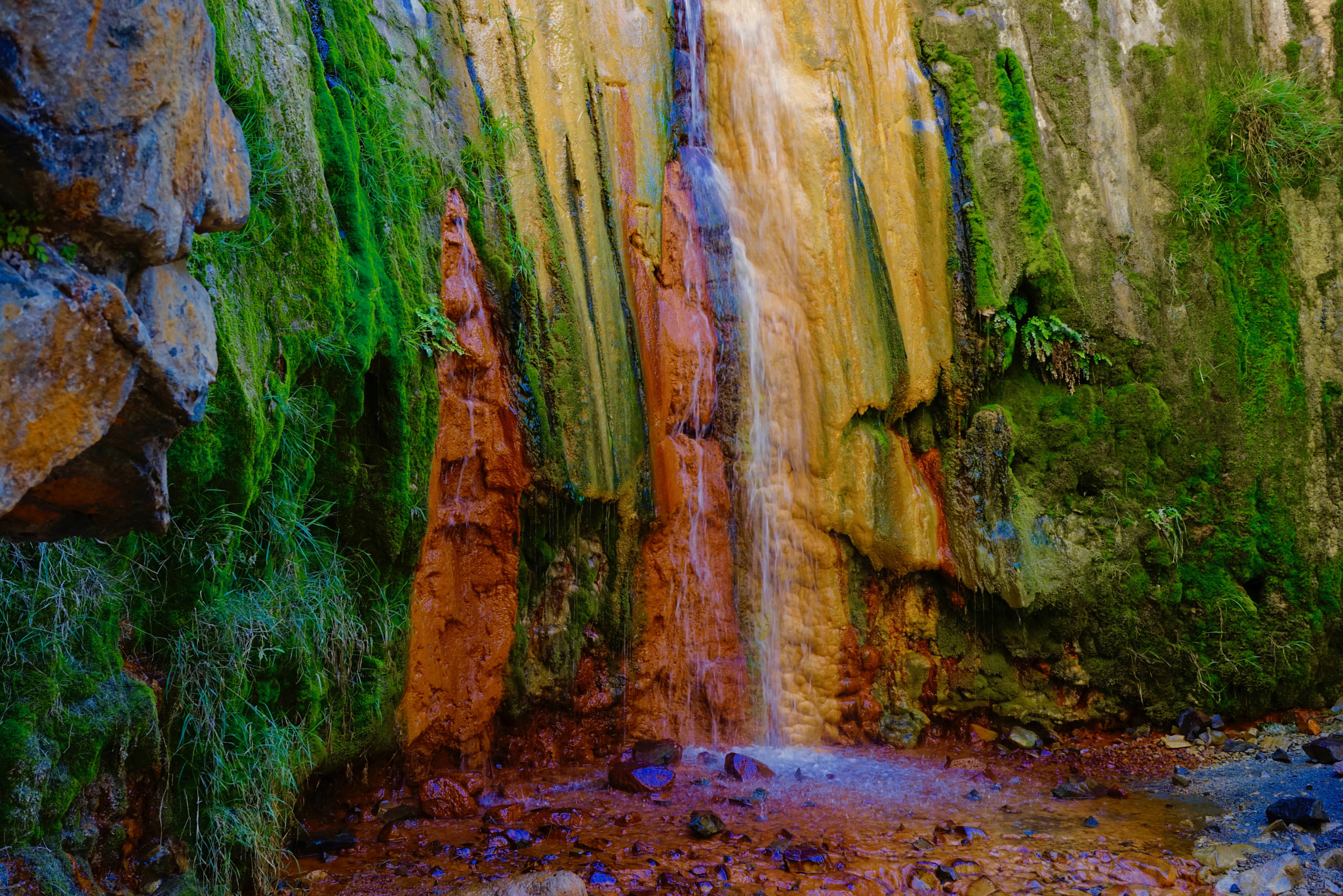 Sony FE 28-70mm F3.5-5.6 OSS sample photo. Waterfall colors photography