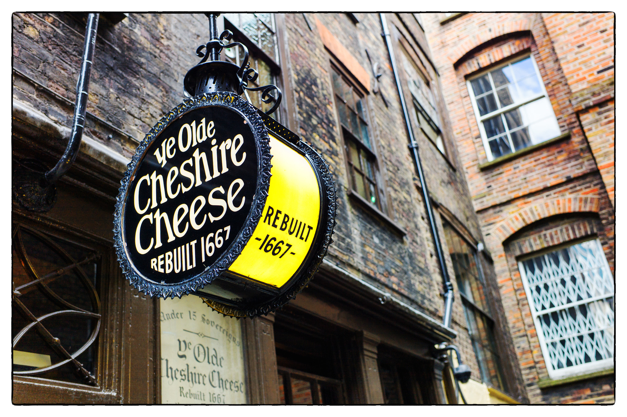 Leica M9 + Leica Summilux-M 35mm F1.4 ASPH sample photo. Ye olde cheshire cheese photography