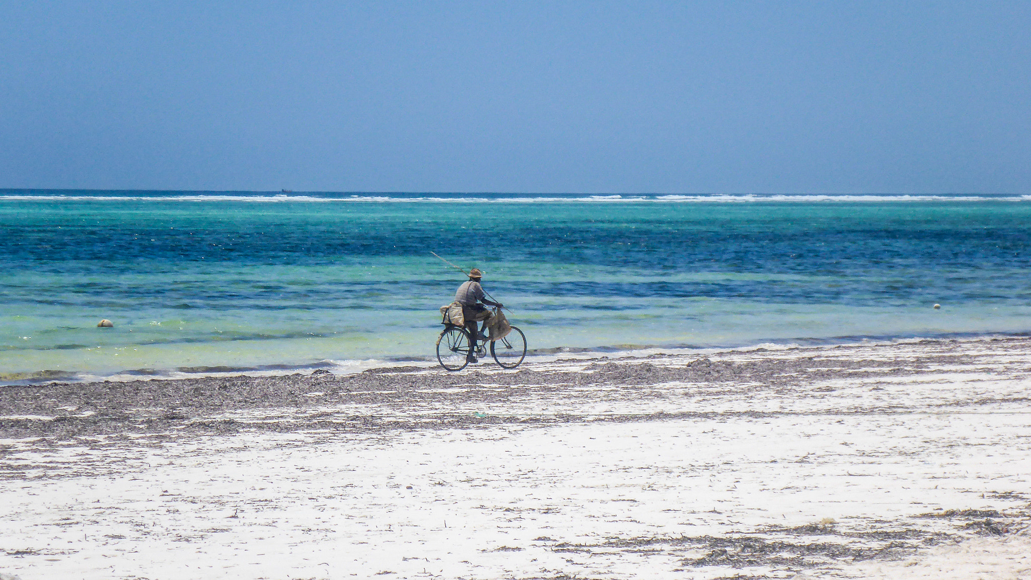 Panasonic Lumix DMC-TS5 (Lumix DMC-FT5) sample photo. Zanzibar people at the beach photography