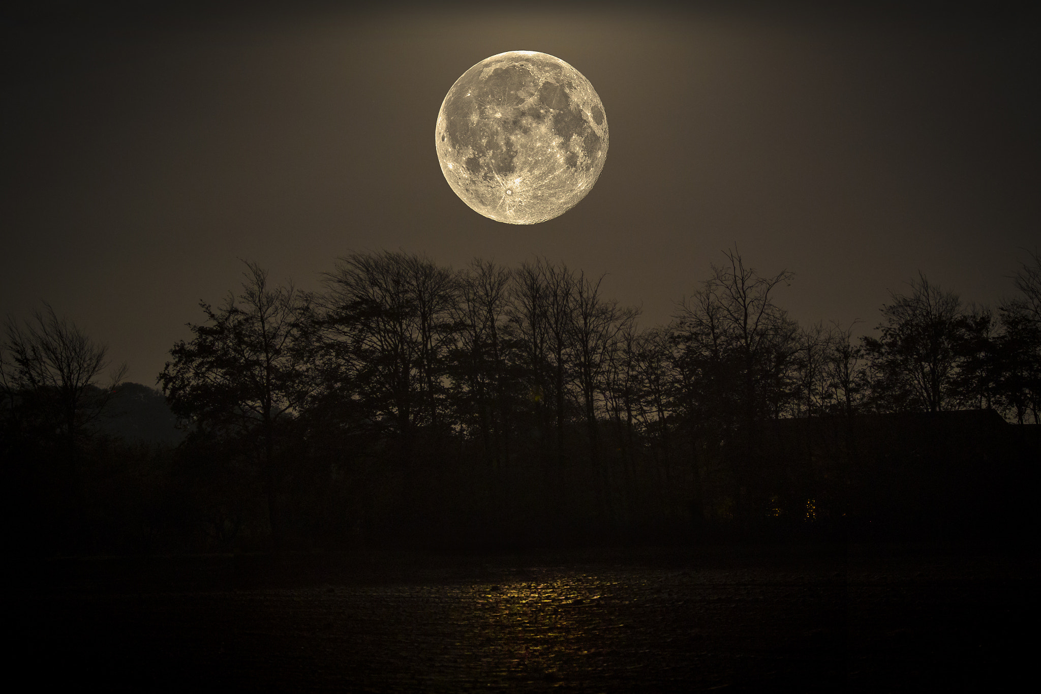 Canon EF 70-200mm F2.8L IS II USM sample photo. Supermoon rising photography
