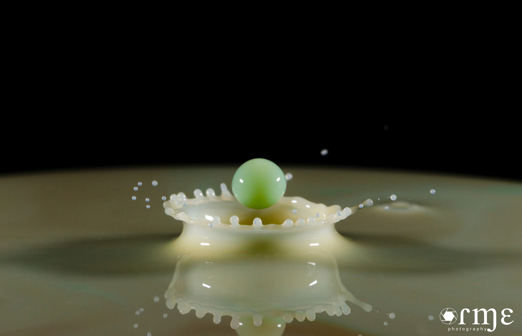 Nikon AF-S Micro-Nikkor 105mm F2.8G IF-ED VR sample photo. Splash drop milk 1 photography