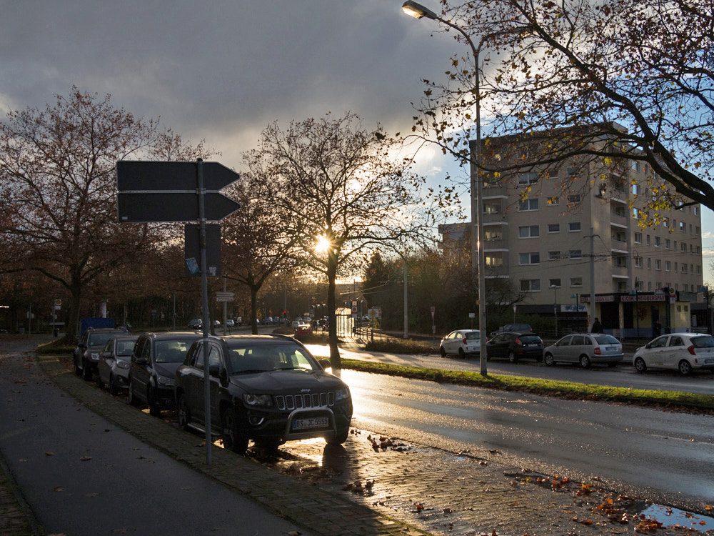 Olympus OM-D E-M5 + Panasonic Lumix G 20mm F1.7 ASPH sample photo. Sonnenuntergang in braunschweig-heidberg photography