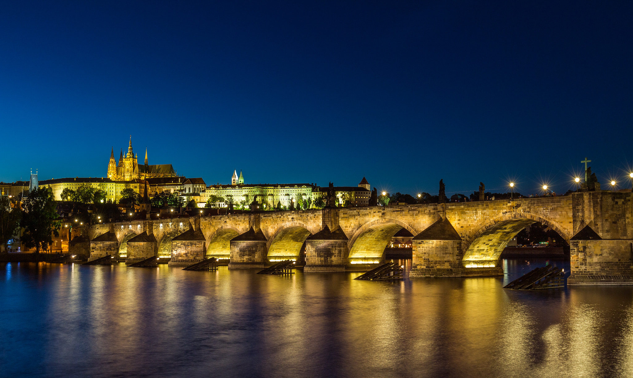 Canon EF 16-35mm F4L IS USM sample photo. Prague castle and charles bridge in the night. photography