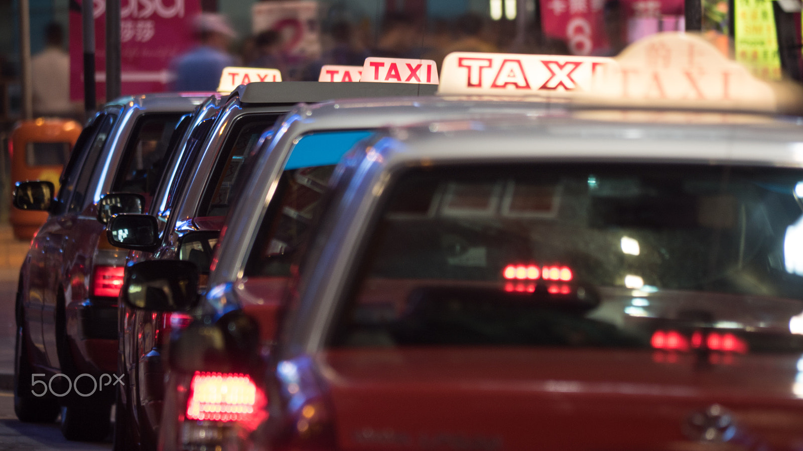 Panasonic Lumix DMC-GH4 sample photo. Taxi cars parked in row at night photography