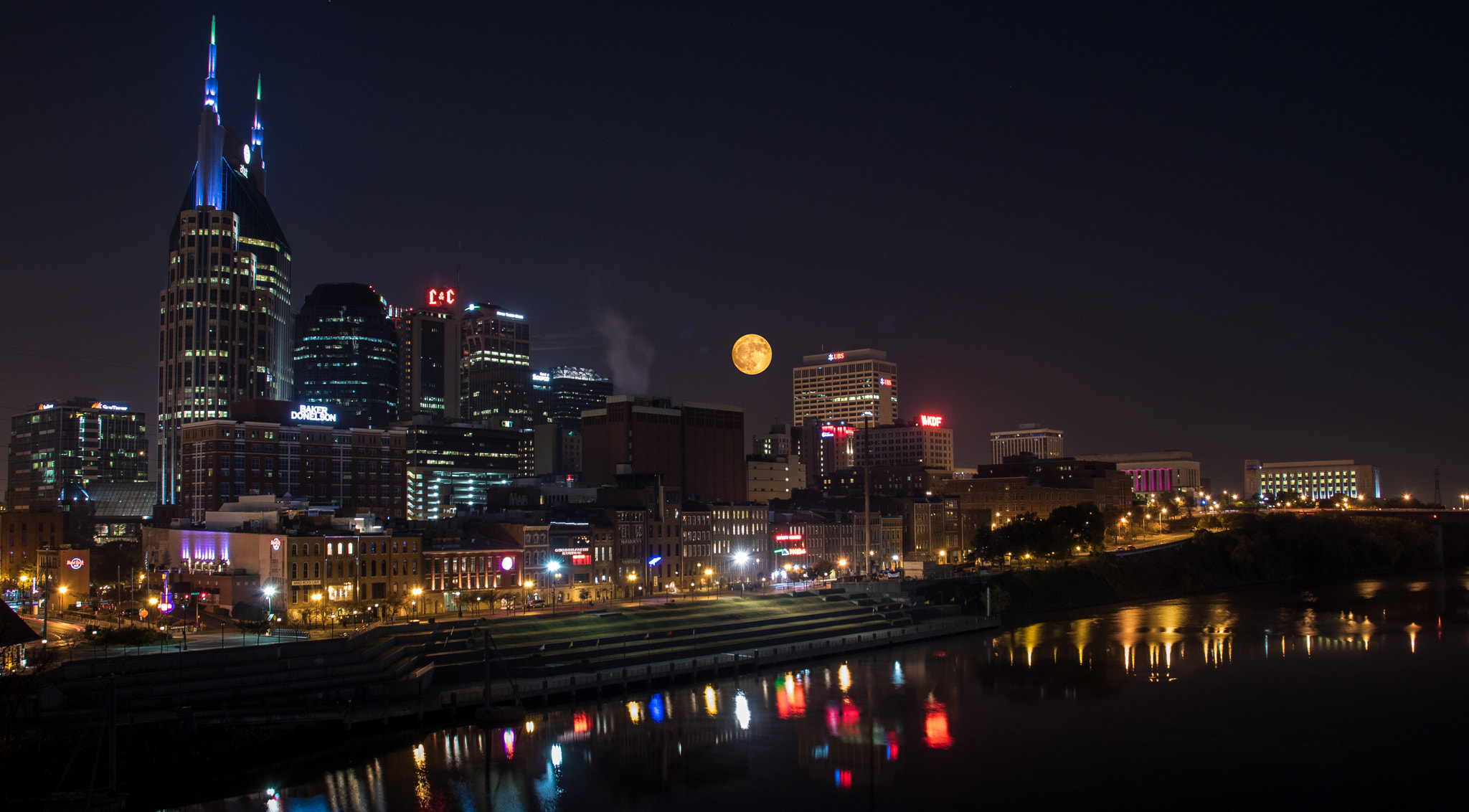Canon EOS 760D (EOS Rebel T6s / EOS 8000D) sample photo. Super moon setting photography
