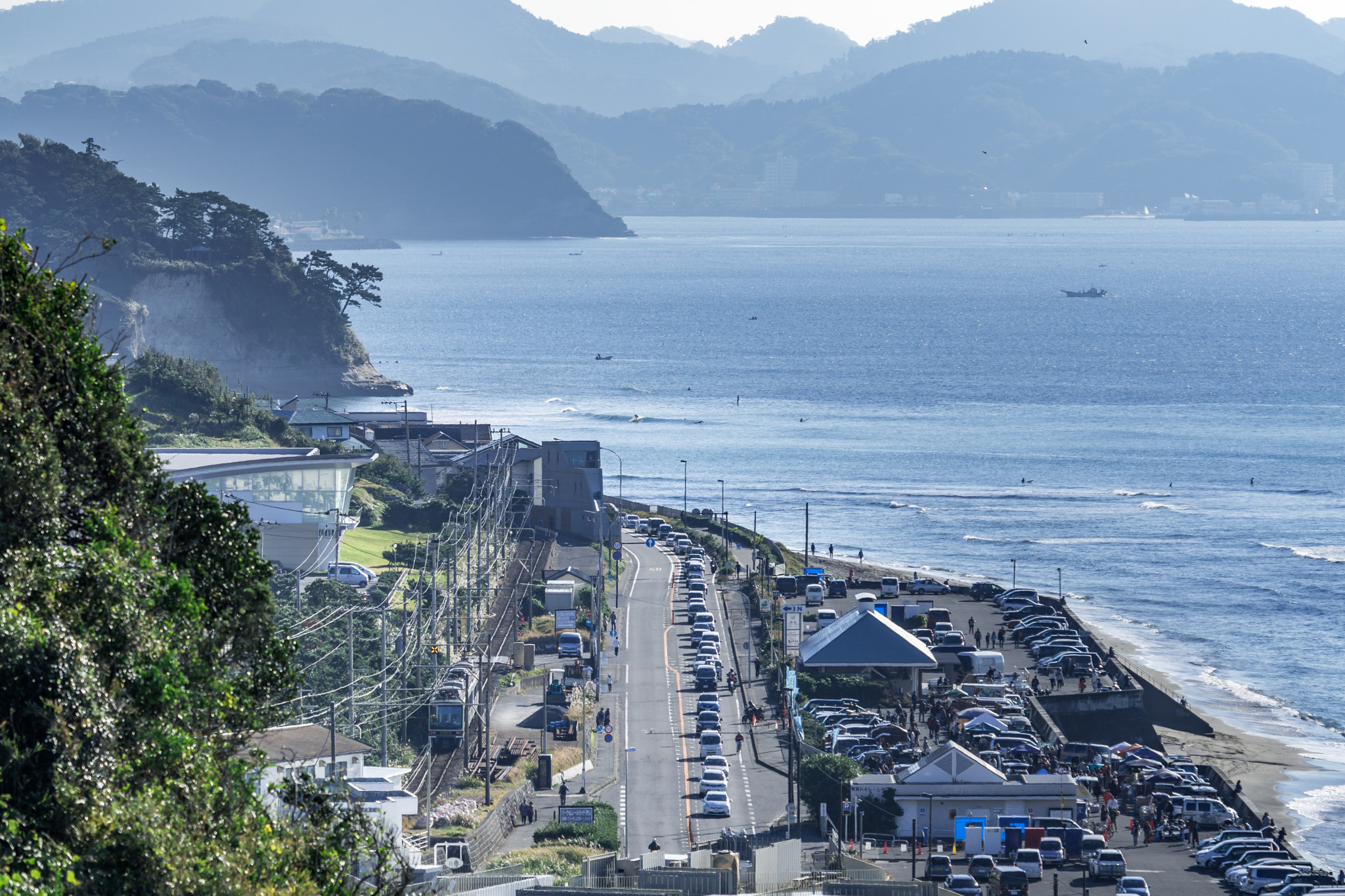Sony FE 70-300mm F4.5-5.6 G OSS sample photo. Enoshima line photography