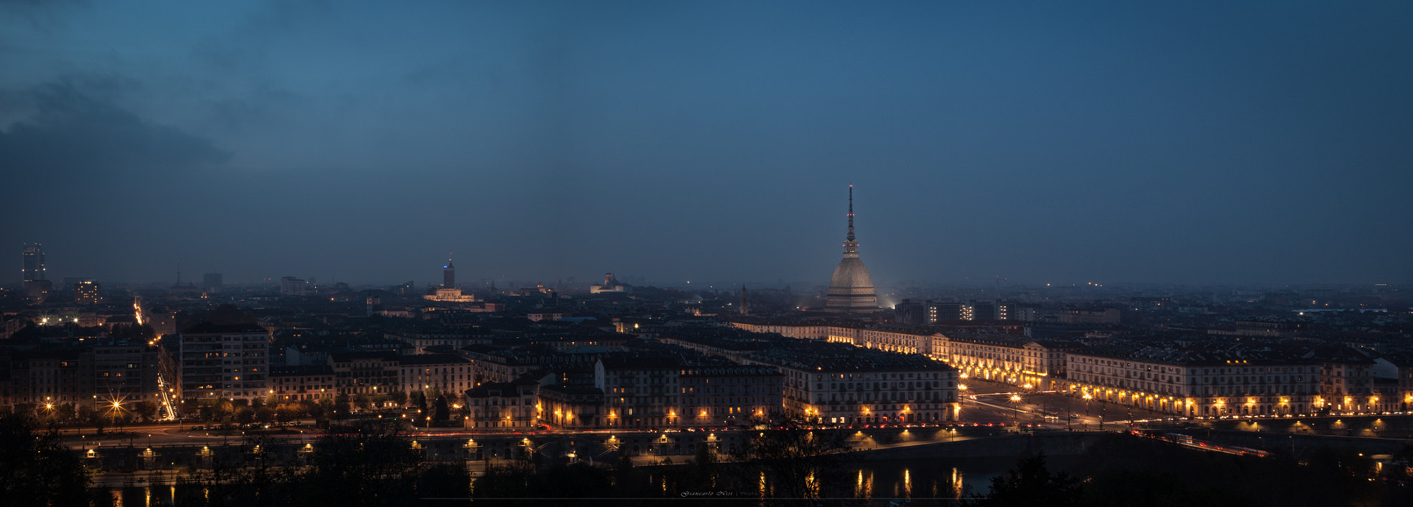 Canon EOS 5D Mark II + Canon EF 35mm F2 sample photo. Torino foggy day photography