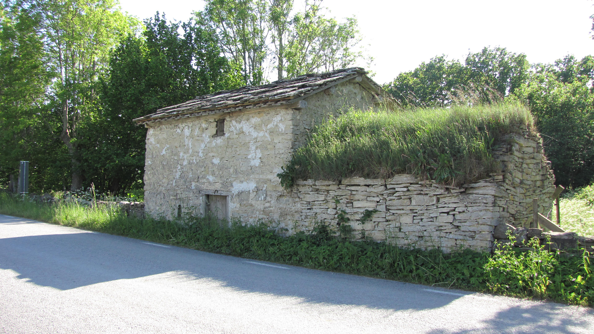 Canon PowerShot SX1 IS sample photo. Old stonebuilding in fide gotland photography