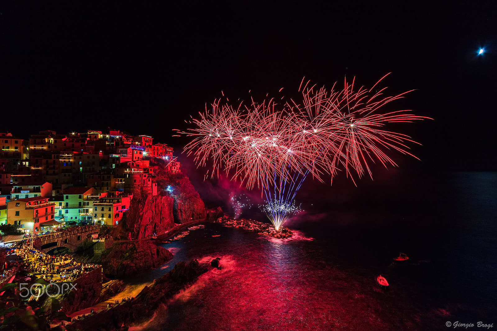 Canon EOS 50D + Canon EF-S 10-22mm F3.5-4.5 USM sample photo. Fireworks in manarola photography
