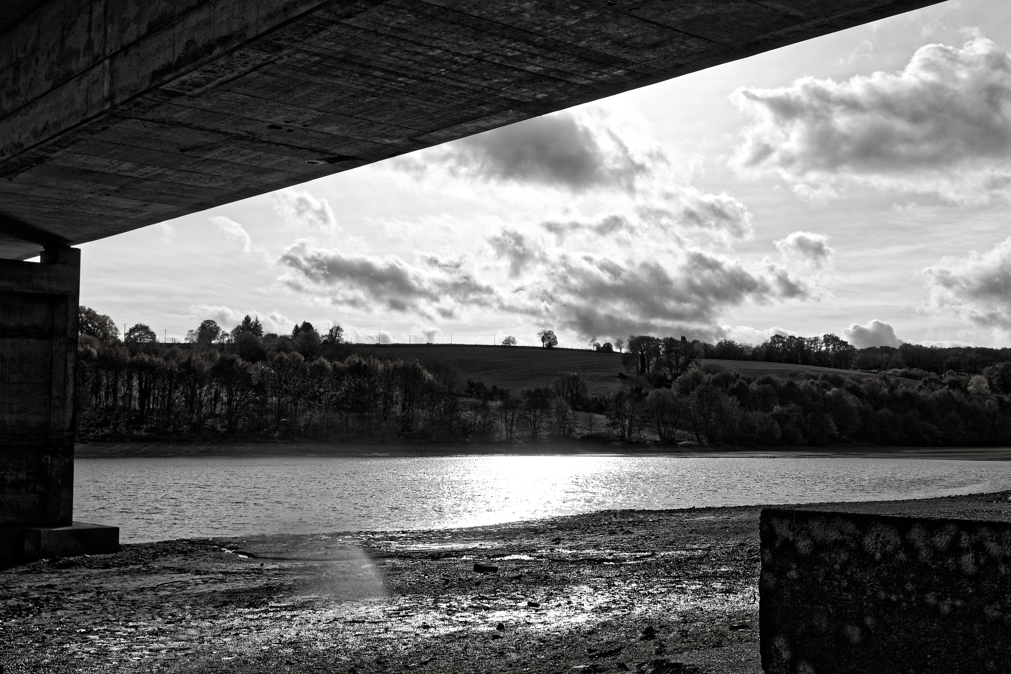 Sigma 17-70mm F2.8-4 DC Macro OS HSM sample photo. Sous le pont photography