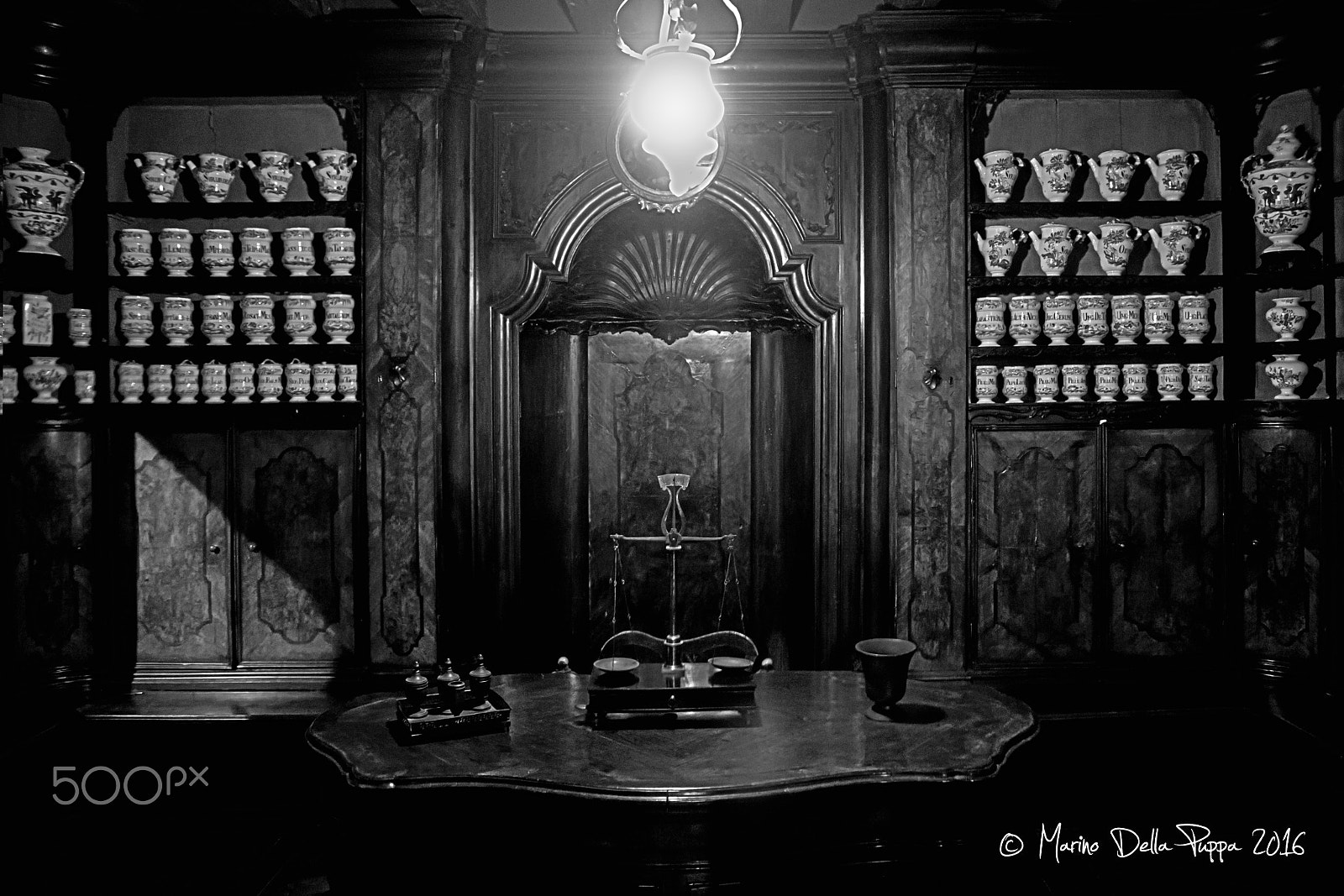Tamron SP AF 17-50mm F2.8 XR Di II LD Aspherical (IF) sample photo. Old pharmacy photography