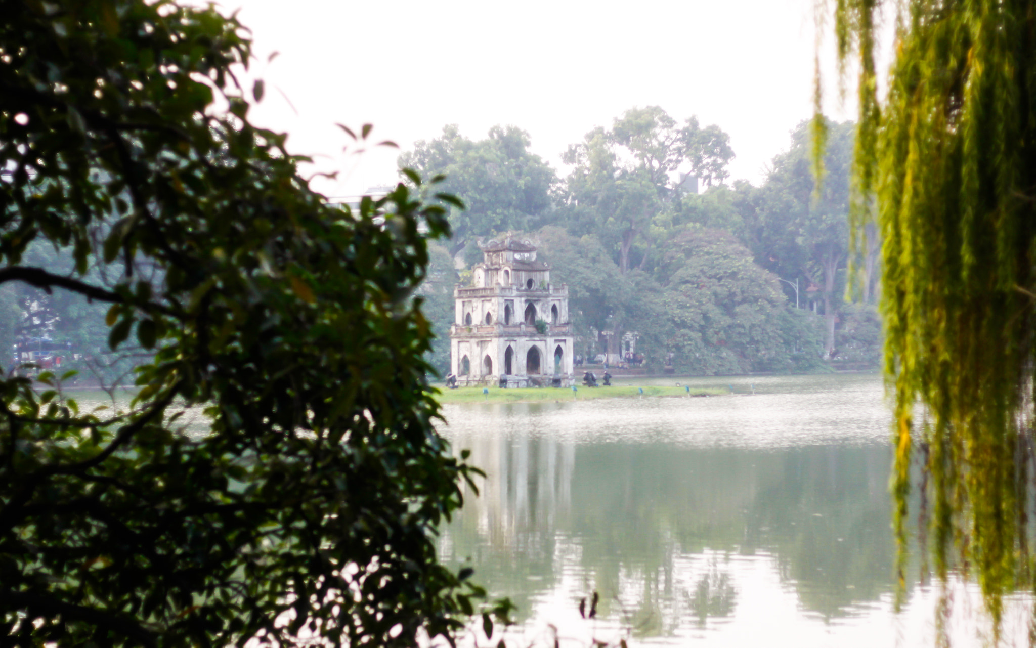 Canon EOS 50D + Canon EF 50mm F1.8 STM sample photo. Hoan kiem lake photography
