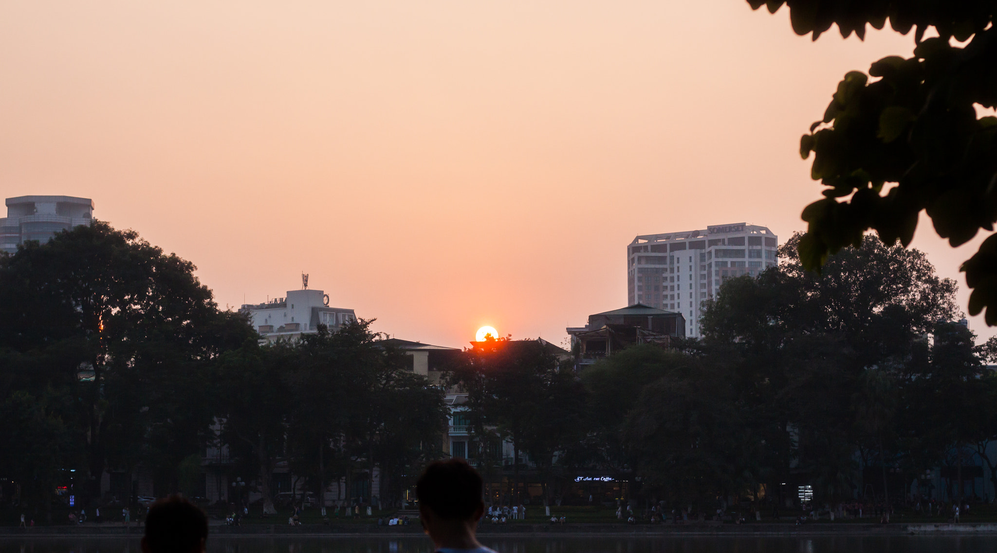 Canon EOS 50D + Canon EF 50mm F1.8 STM sample photo. Hoan kiem lake photography