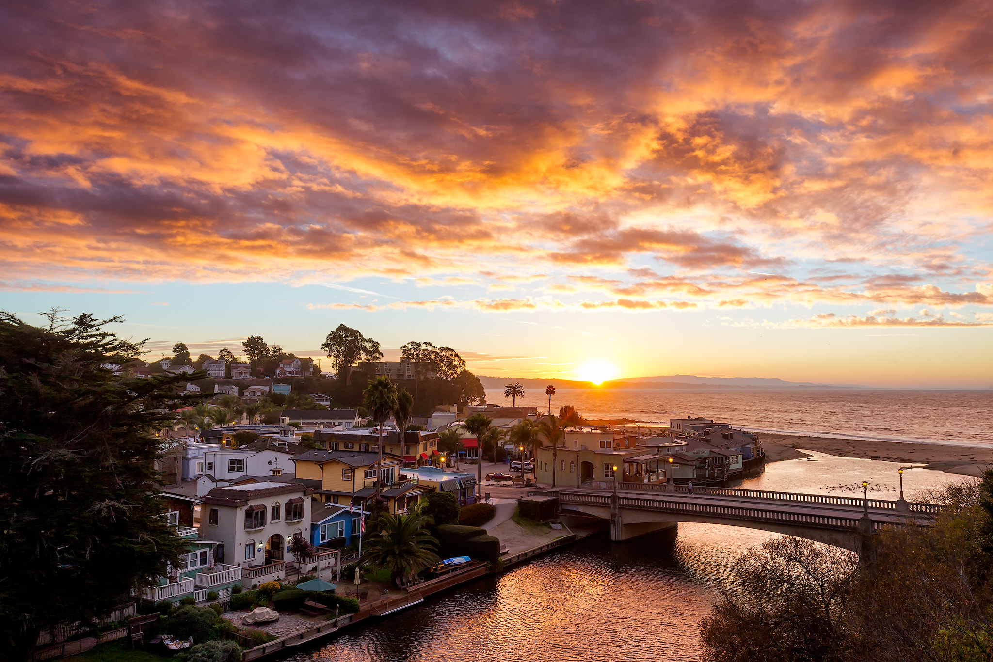 Canon EF 16-35mm F4L IS USM sample photo. Capitola village sunrise | capitola, ca photography
