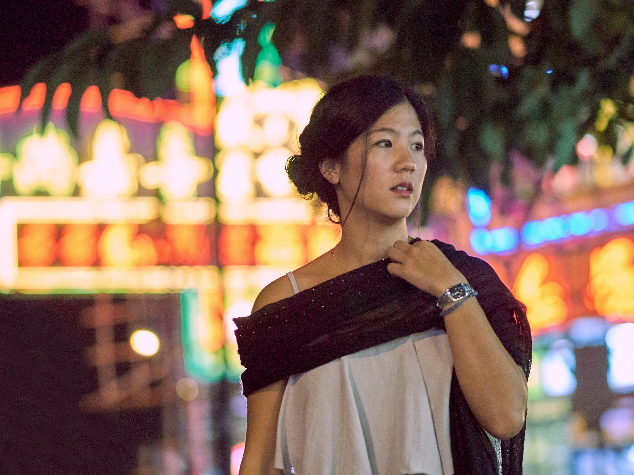 Panasonic Lumix DMC-GH4 + Olympus M.Zuiko Digital ED 75mm F1.8 sample photo. Girl lost in thoughts photography