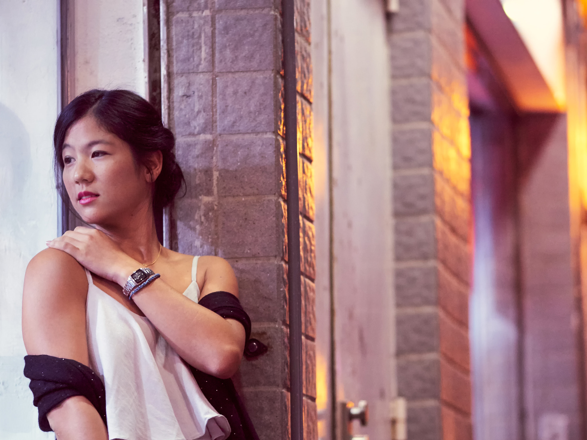 Panasonic Lumix DMC-GH4 + Olympus M.Zuiko Digital ED 75mm F1.8 sample photo. Girl lost in thoughts photography