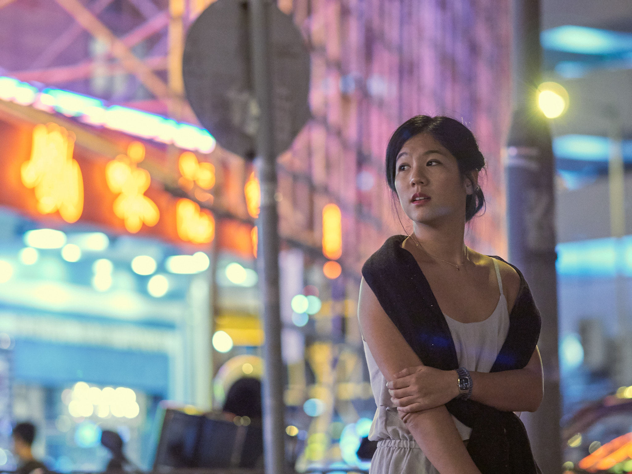 Panasonic Lumix DMC-GH4 + Olympus M.Zuiko Digital ED 75mm F1.8 sample photo. Girl lost in thoughts photography