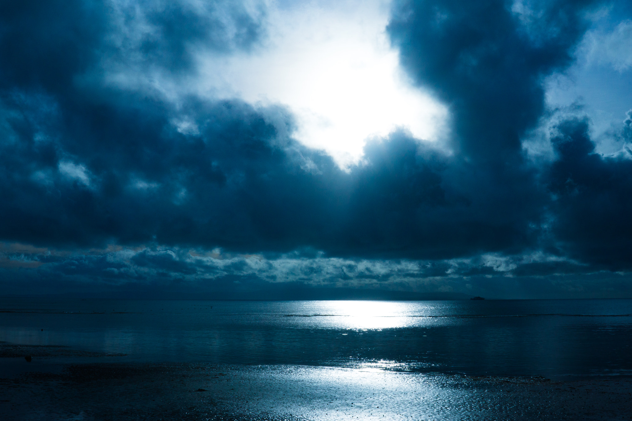 Sony FE 28mm F2 sample photo. Sea and clouds photography
