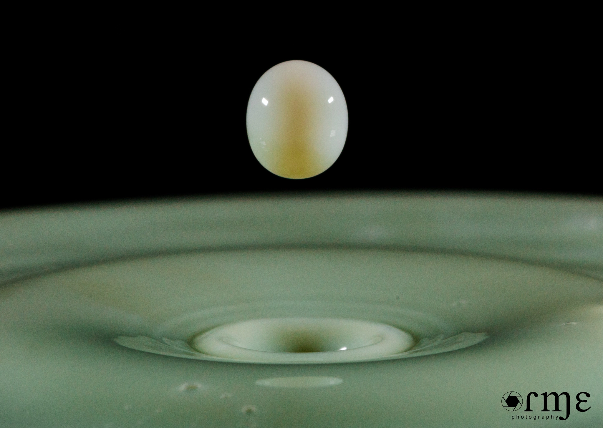 Nikon AF-S Micro-Nikkor 105mm F2.8G IF-ED VR sample photo. Splash drop milk 12 photography